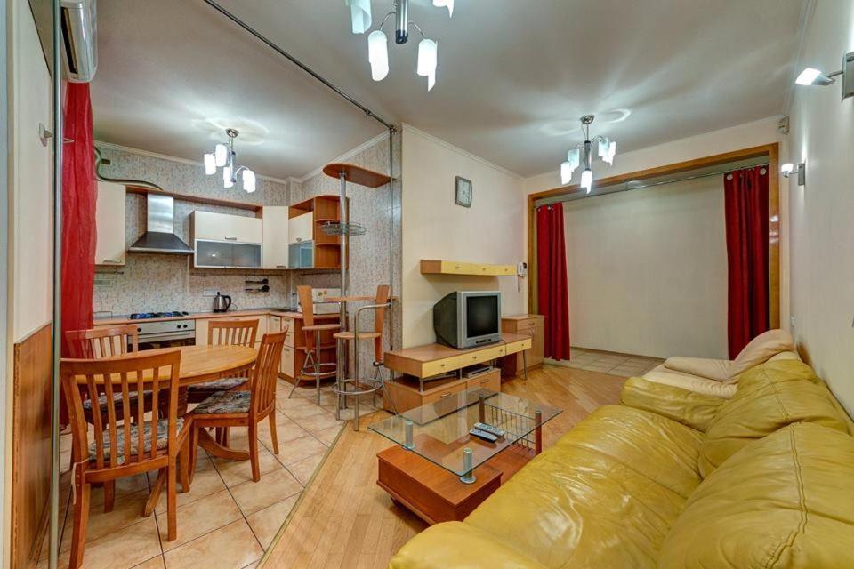 Apartments On Shota Rustaveli Kijev Kültér fotó